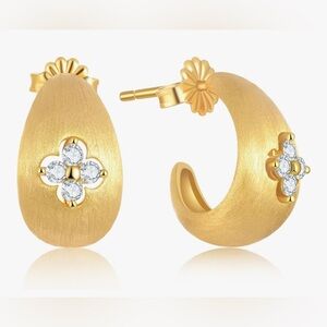 Gorgeous Nordstrom 18KT Dip Topaz Clover Hoop earrings